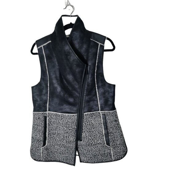 T‎ Tahari Black Faux Leather Vest Size Small - Picture 1 of 11